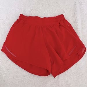 Lululemon coral low rise 4” hotty hot shorts size 0